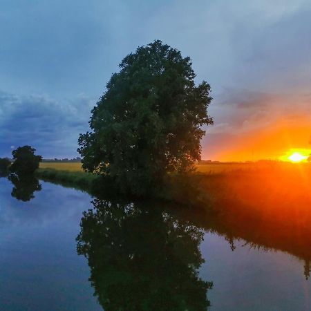 Ferienglueck An Der Nordsee Buche Deine Erdgeschoss-Ferienwohnung Mit Kamin Terrasse Und Eingezaeuntem Garten Fuer Unvergessliche Auszeiten Altfunnixsiel Exteriér fotografie