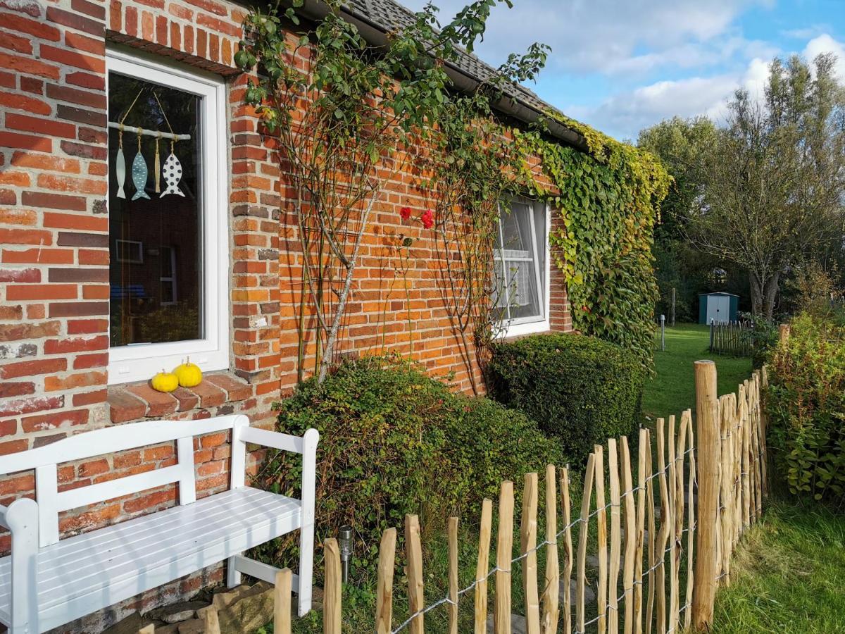 Ferienglueck An Der Nordsee Buche Deine Erdgeschoss-Ferienwohnung Mit Kamin Terrasse Und Eingezaeuntem Garten Fuer Unvergessliche Auszeiten Altfunnixsiel Exteriér fotografie