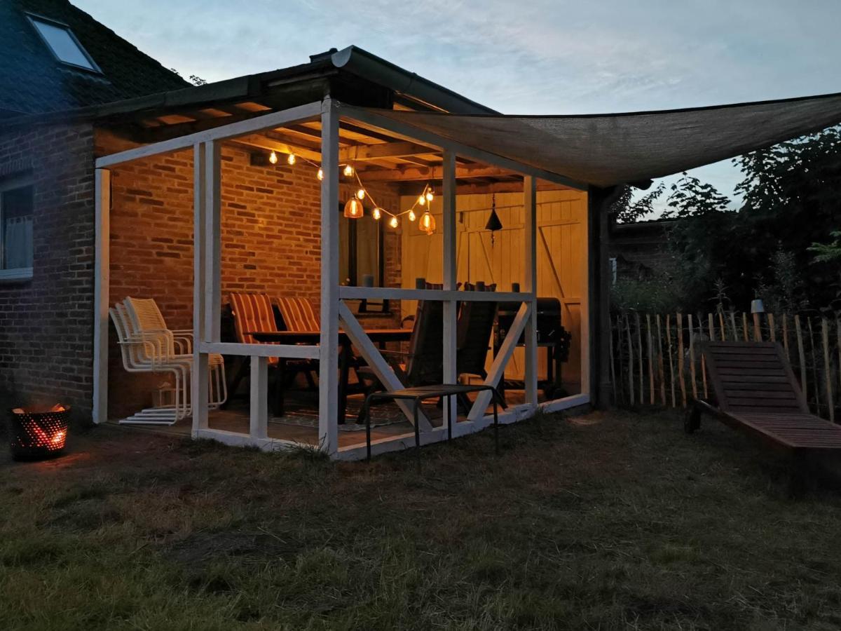 Ferienglueck An Der Nordsee Buche Deine Erdgeschoss-Ferienwohnung Mit Kamin Terrasse Und Eingezaeuntem Garten Fuer Unvergessliche Auszeiten Altfunnixsiel Exteriér fotografie